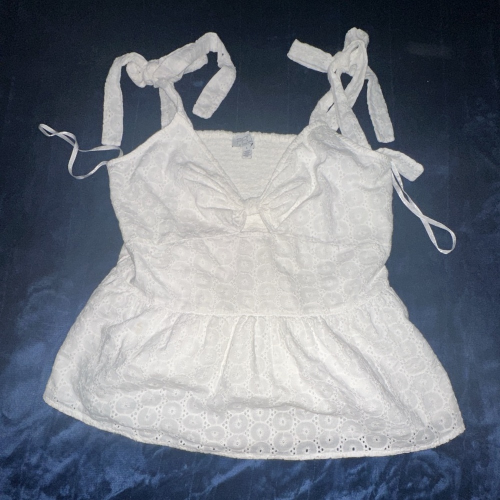 Sofia Jeans by Sofia Vergara tank top eyelets size L with cutout